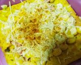 A picture of step 2 of Cheese Khakhra Chaat.