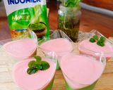 Foto langkah ke 7 dari resep Silky Puding Matcha Vla Stroberi.