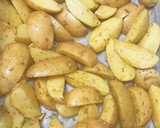 Foto del paso 1 de la receta: Abadejo crujiente con patatas gajo especiadas y queso de cabra