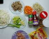 Foto langkah ke 1 dari resep Tumis Ayam Bakso SaWoT (Sawi Putih Wortel Toge).