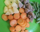 Foto langkah ke 1 dari resep Sop tulang ayam.