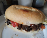 Foto del paso 4 de la receta: Sándwich🧅🥖🌶️de champiñones con pimiento, cebolla y salsa bbq🧀🍯🍄