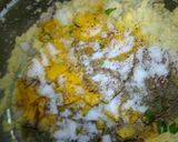 A picture of step 3 of Chana dal bhajiya.