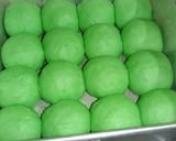 Foto langkah ke 6 dari resep Roti Sobek Pandan.