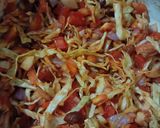 A picture of step 2 of Schezwan khakhra chaat.