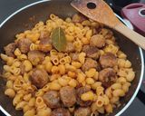 Foto del paso 4 de la receta: Macarrones con pelotillas en salsa de aprovechamiento