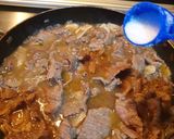 Foto langkah ke 3 dari resep Tumis Daging Saos Tomat dan Wortel.