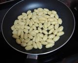 Foto del paso 8 de la receta Albóndigas de cerdo en salsa verde con ñoquis