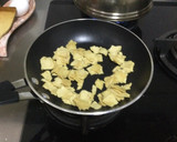 Foto del paso 1 de la receta: Huevos a la mexicana con tortilla