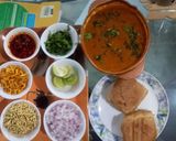મિસલ પાઉં (Misal Pau Recipe In Gujarati) રેસીપી સ્ટેપ4ફોટો