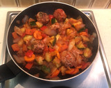 Foto del paso 4 de la receta: Verduras a la plancha con albóndigas de pavo y tomate triturado