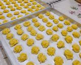 Foto langkah ke 4 dari resep Kue Sagu Keju.