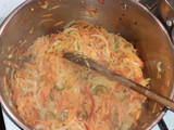 Wok con pollo y fideos