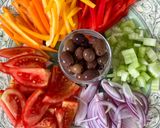 Une image de l'étape 3 de Salade Niçoise au Thon et Anchois Grillés.