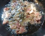 ผัดเส้นก๊วยเตี๋ยวแบบอีสานกับหมูทอดกระเทียม วิธีทำสูตร 3 รูป