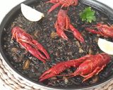 Foto del paso 5 de la receta Paella de arroz negro con cangrejo