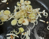 Foto del paso 2 de la receta: Pad Thai sin gluten con verduras y salsa de soja con cacahuete🥜