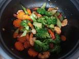 Mì Udon xào tôm & bông cải xanh, cà rốt bước làm 4 hình