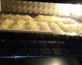 Foto langkah ke 3 dari resep Stik kentang keju panggang.