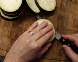 Foto del paso 2 de la receta: Berenjenas rellenas. 炸茄盒 (Zhà jiā hé)