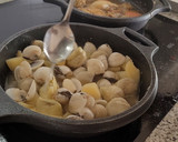 Foto del paso 8 de la receta: Alcachofas con patatas y almejas