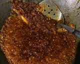 Foto langkah ke 4 dari resep Ayam Goreng Bumbu Hitam Madura.