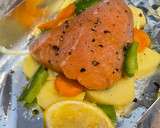 Foto del paso 1 de la receta: Salmón al papillote con guarnición y espárragos trigueros