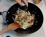 肉絲炒麵的食譜步驟11照片