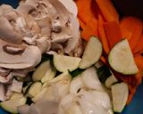 Foto langkah ke 1 dari resep Tumis champignon wortel dan zuchini.