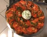 Une image de l'étape 6 de Salade de tomates bicolores à la burrata di buffala et persil haché.