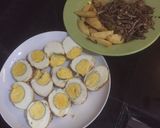 Foto langkah ke 2 dari resep 8. TKTB (teri kentang telor balado).