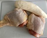 A picture of step 1 of Simmered Daikon and Chicken (大根と鶏肉煮物).