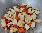 Foto langkah ke 4 dari resep Tumis Kecap Tahu Telur.