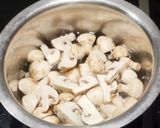 A picture of step 1 of Creamy Mushroom masala gravy.