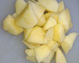 A picture of step 2 of Apple & date smoothie.