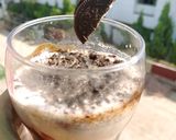 A picture of step 6 of Oreo milkshake.