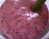 A picture of step 2 of Berry maca smoothie.