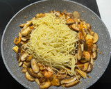 Foto del paso 4 de la receta: Spaghetti al sugo di Mare e di Terra (Espaguetis Mar y Montaña)