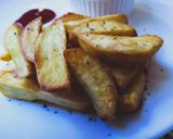 A picture of step 1 of White onion sauce with potato wedges and sauce.