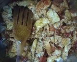 A picture of step 6 of Fried egg scramble.