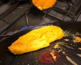 A picture of step 5 of Chicken rice with omelette.