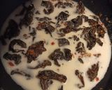Foto del paso 4 de la receta: Salsa con hongos de pino