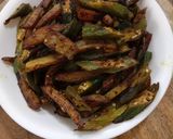 A picture of step 5 of Dhabha style aloo bhindi fry.