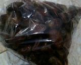 Foto langkah ke 1 dari resep Kurma selimut coklat isi kacang.