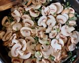 Foto del paso 4 de la receta: Salteado de acelgas y champiñones