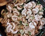 Foto del paso 4 de la receta: Salteado de acelgas y champiñones