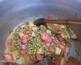 A picture of step 2 of Mix veggies pulao.