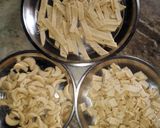 थ्री शेप नमकपारे (काजू शेप, मिनी नमकपारे, लम्बे नमकपारे)(three shape namakpare recipe in hindi) रेसिपी चरण 6 फोटो