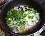 Foto del paso 3 de la receta: Arroz con pechuga de pollo a los tres currys