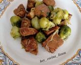 Foto del paso 10 de la receta: Pollo marinado con coles de Bruselas